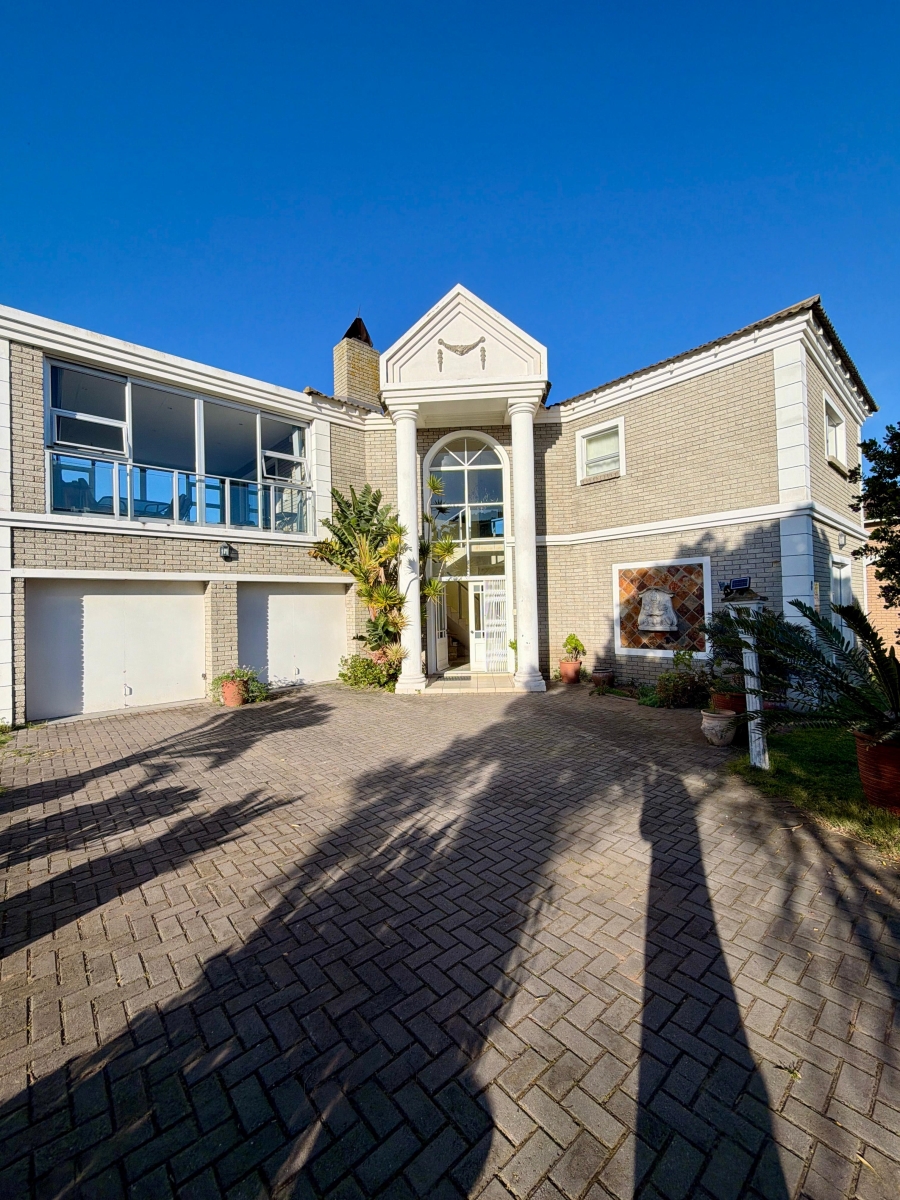 3 Bedroom Property for Sale in Boggomsbaai Western Cape